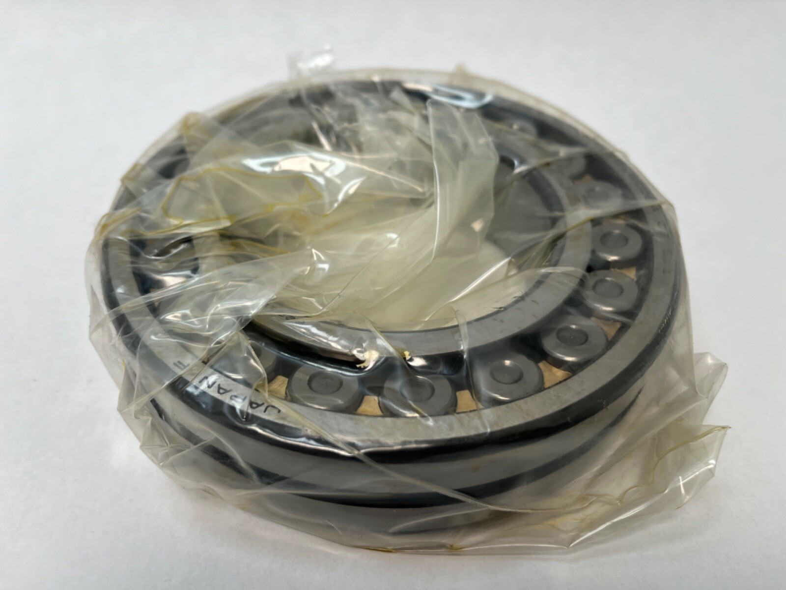NSK 22216CAME4C3 Bearing 80x140x33 mm 22216 CA M W33/E4 C3 Japan
