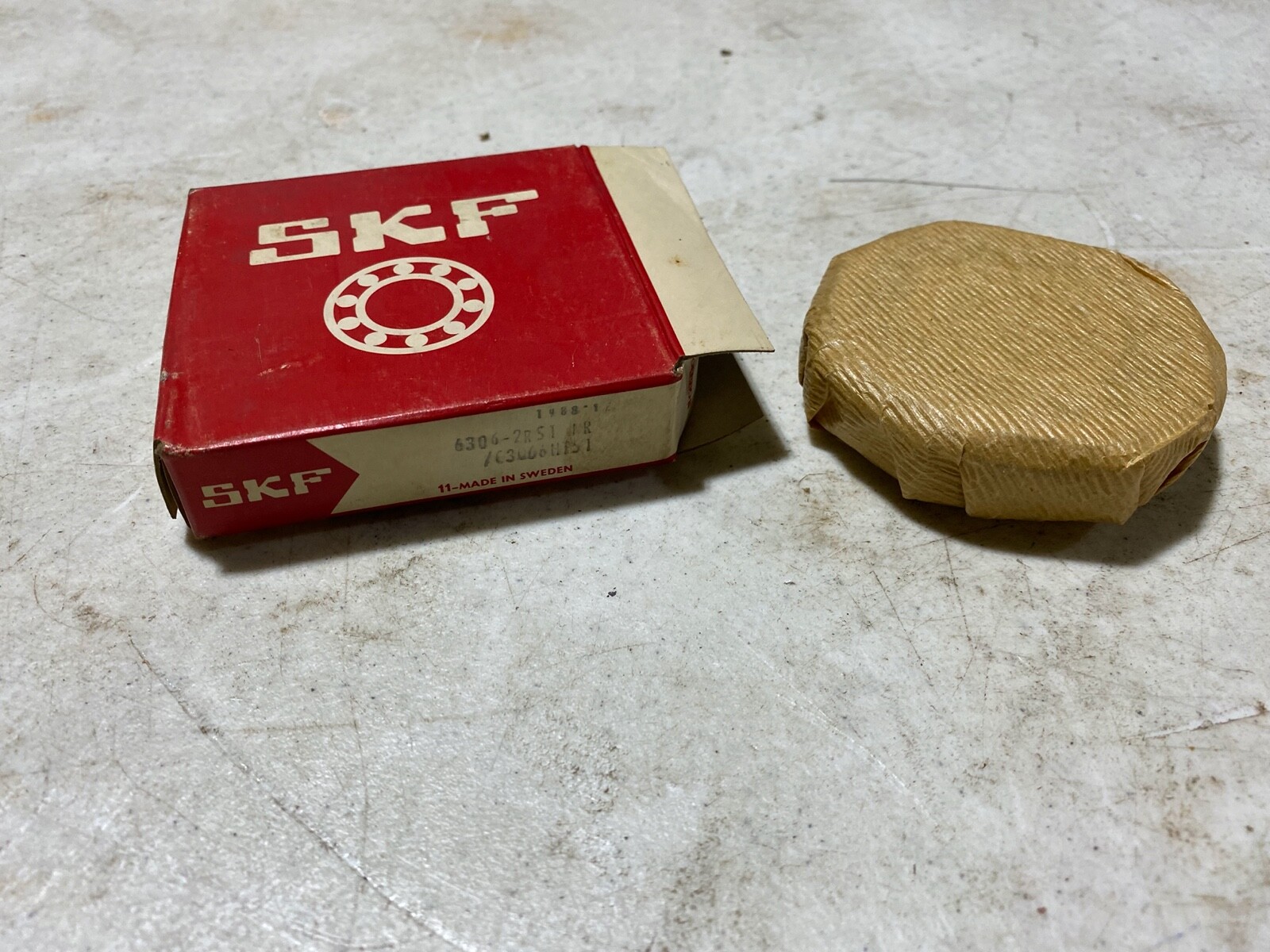 One (1) SKF 6306-2RS1NR Single Row Ball Bearing, NOS