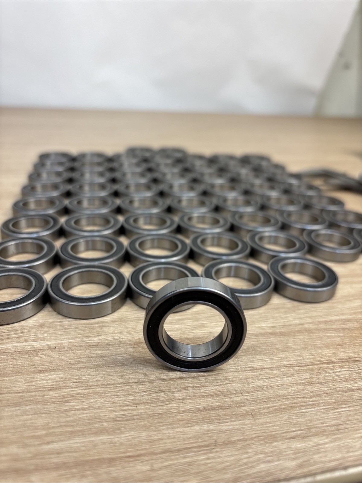 65pc SKF 61804-2RS1 Deep Groove Ball Bearings 20x32x7 mm 6804-2RS New No Package