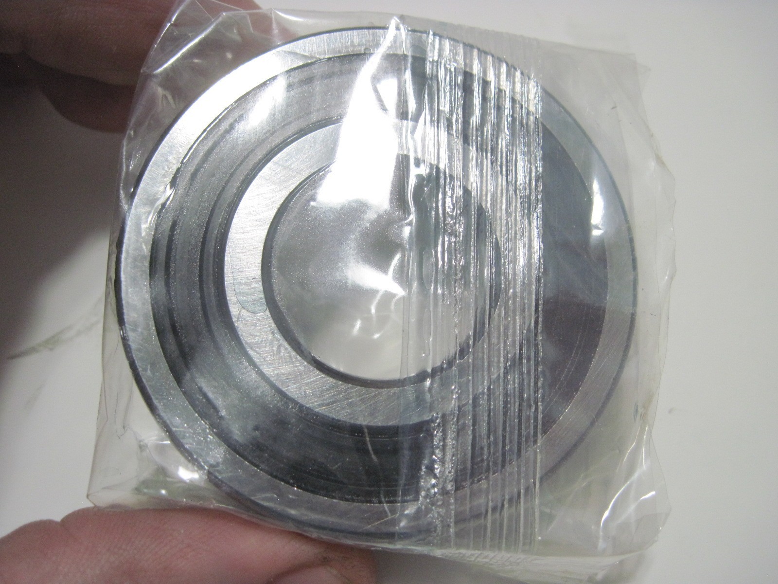 NOS SKF Double Rubber Sealed Steel Ball Bearing 6305-2RS1/C3GJN 25x62x17 mm