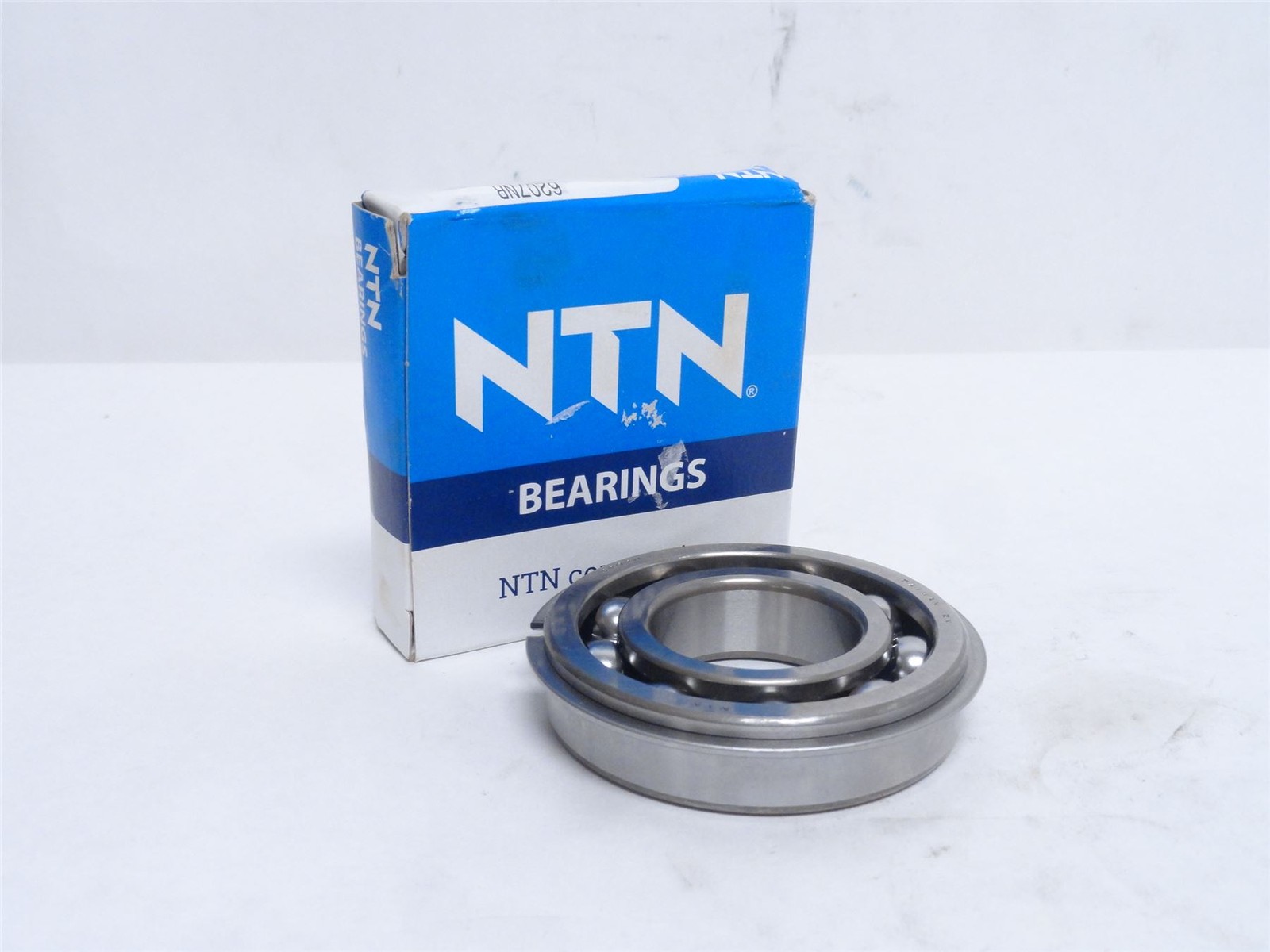 247511 New In Box; NTN 6207NR Ball Bearing 35mmID x 72mmOD x 17mmW