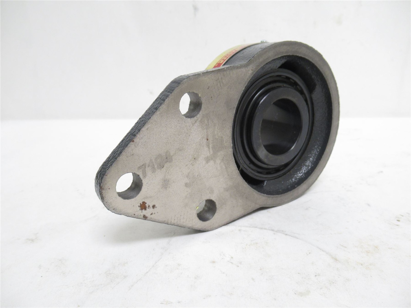 234890 New-No Box; Sealmaster FB-18C Flange Bearing; 1-1/8″ID; 3-Bolt Bracket