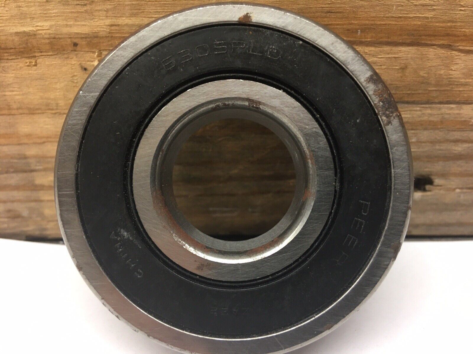 Sealed One Side Radial Ball Bearing 6305RLD Peer 25mm x 62mm x 17mm