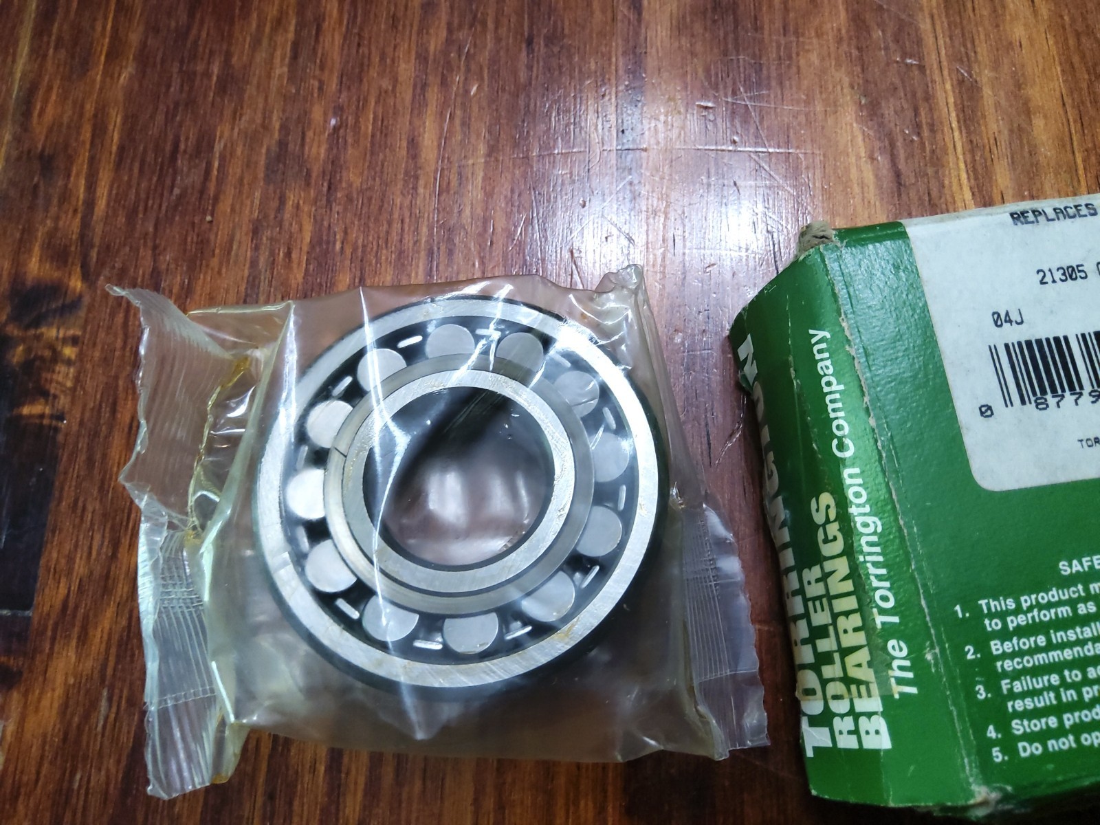 Torrington 21305VCSJC Spherical Roller Bearing, Replaces SKF 21305 CC