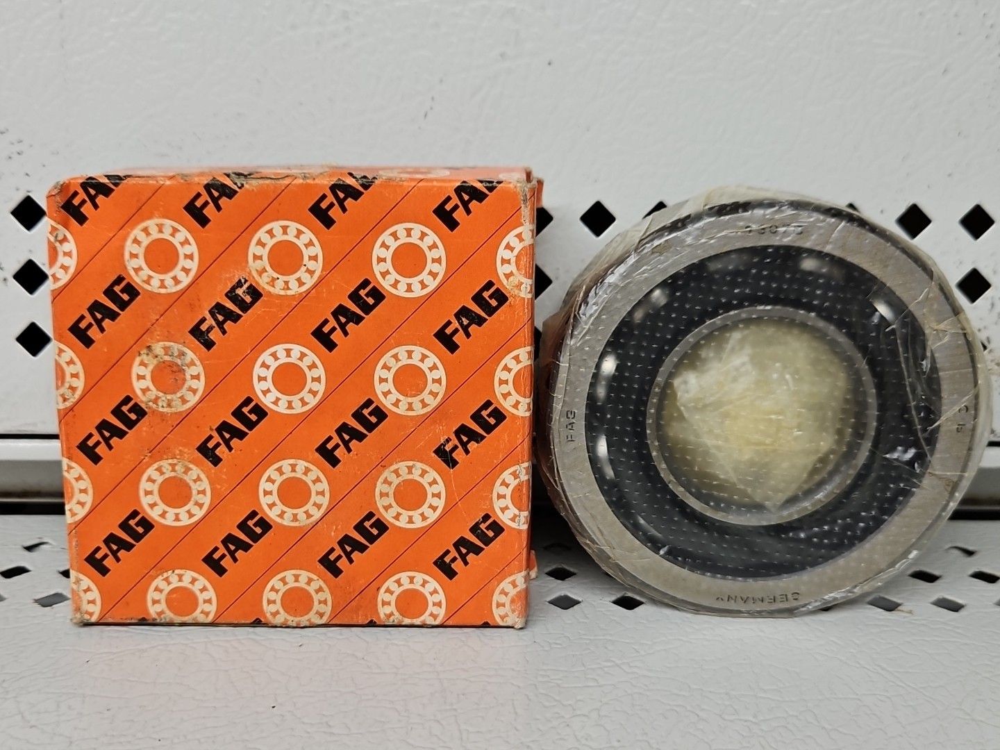 FAG 7307D Angular Contact Ball Bearing 40° Contact Angle d: 35mm D: 80mm B: 21mm