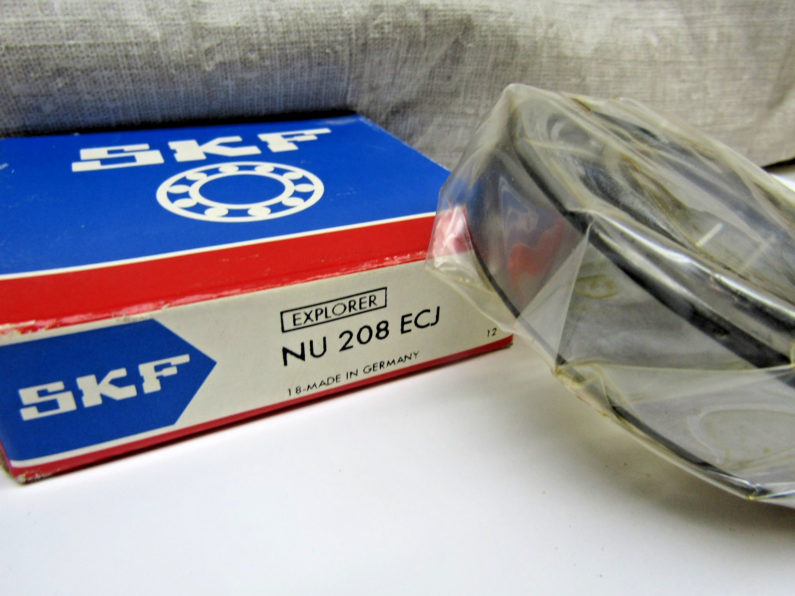 SKF NU 208 ECJ 40mm X 80mm X 18mm Cylindrical Roller Bearing