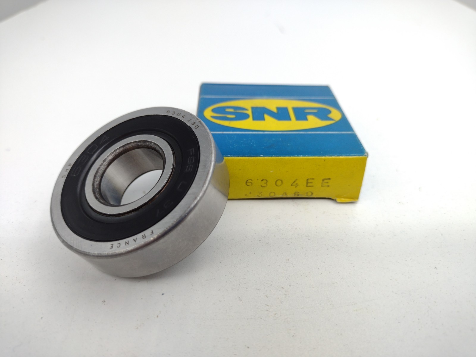 *** SNR 6304 EE Single Row Deep Groove Ball Bearing 20 mm Bore