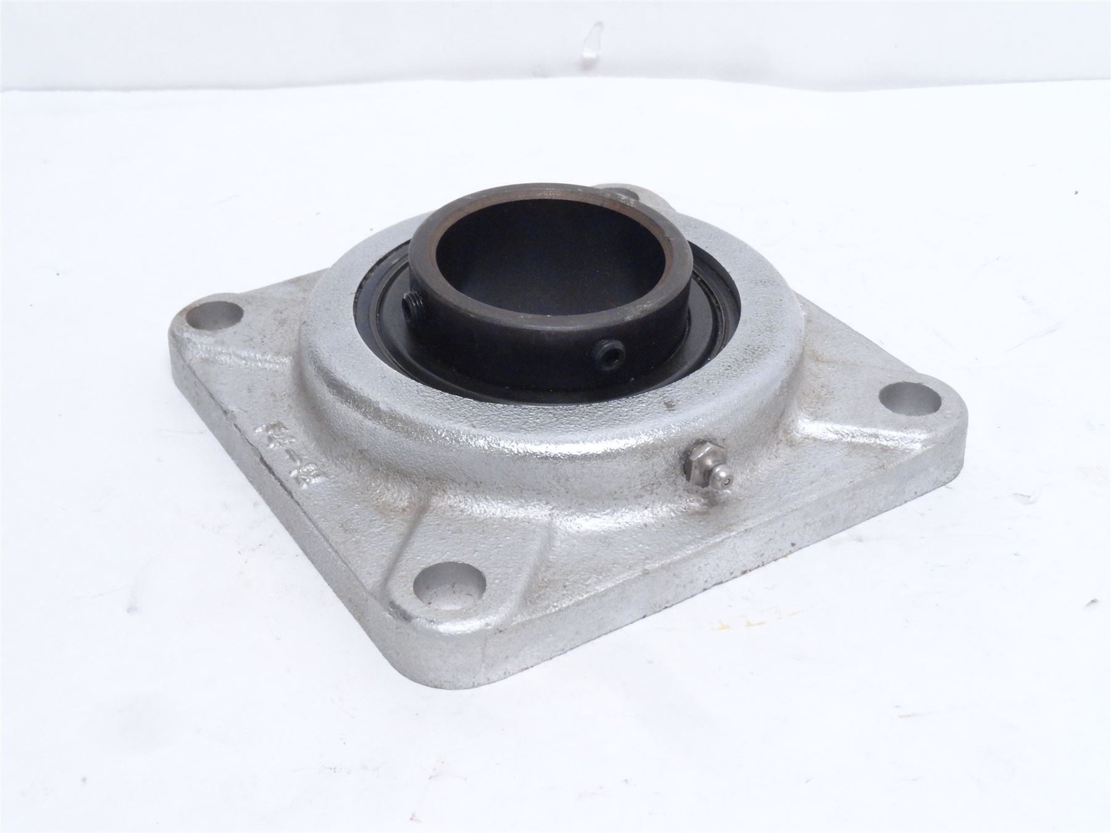 245176 Old-Stock; MB NFC425-2-7/16 Flange Bearing; 2-7/16″ID; 4-Bolt