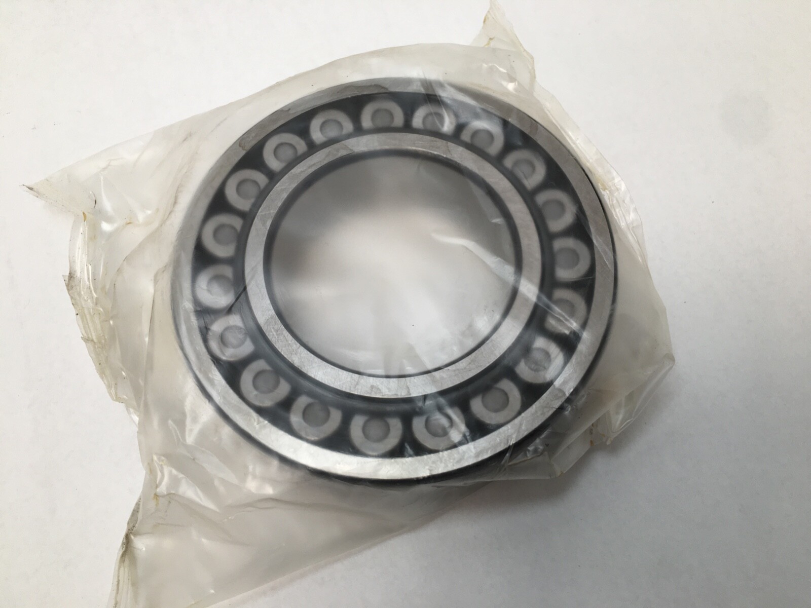 NSK 22212EAE4 Spherical Roller Bearing 60x110x28 mm 22212 EAE4 Japan