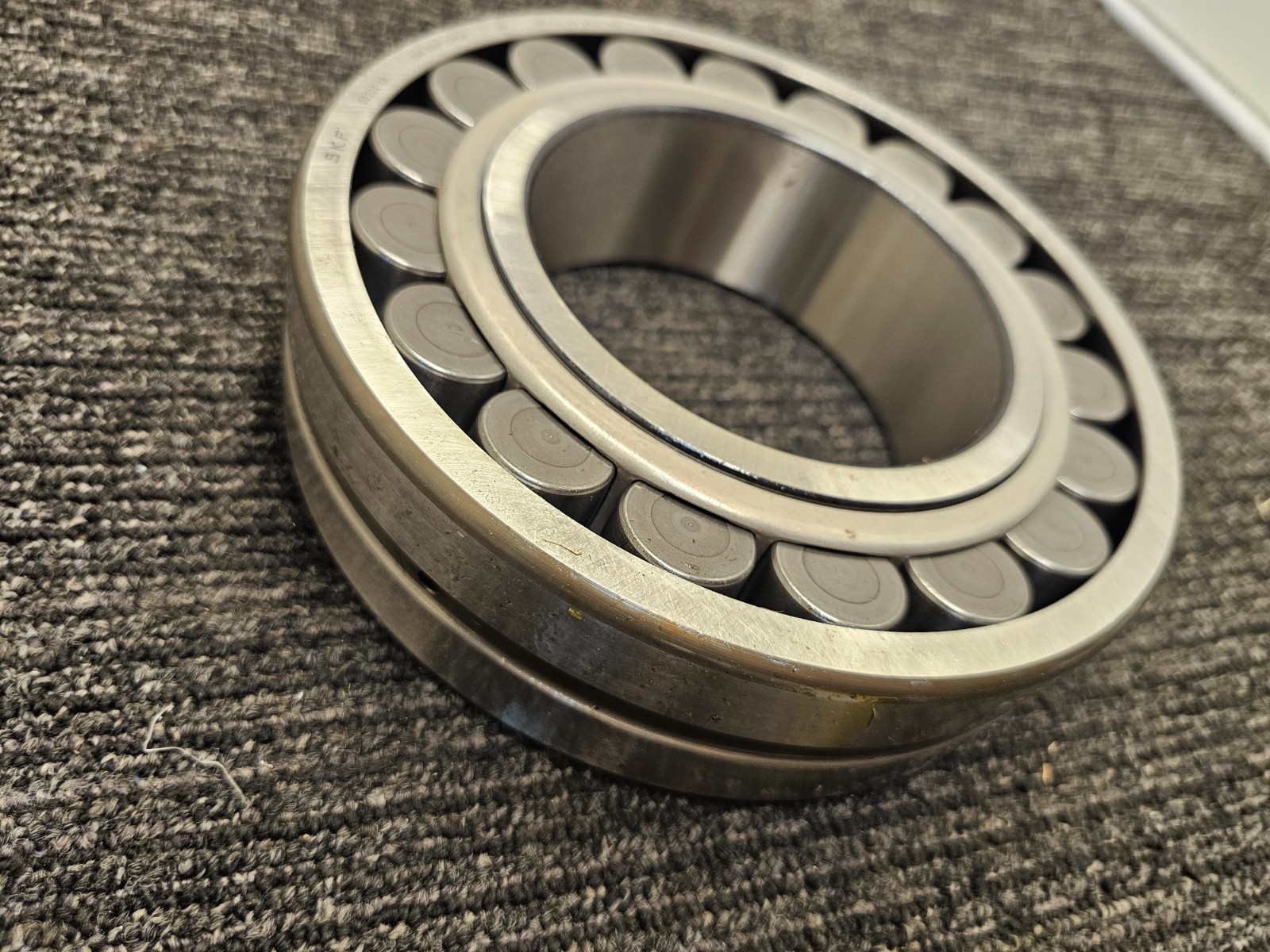 SKF 22222 EK Spherical Roller Bearing ID 120mm OD 215mm W 58mm Tap 1:12 Durable
