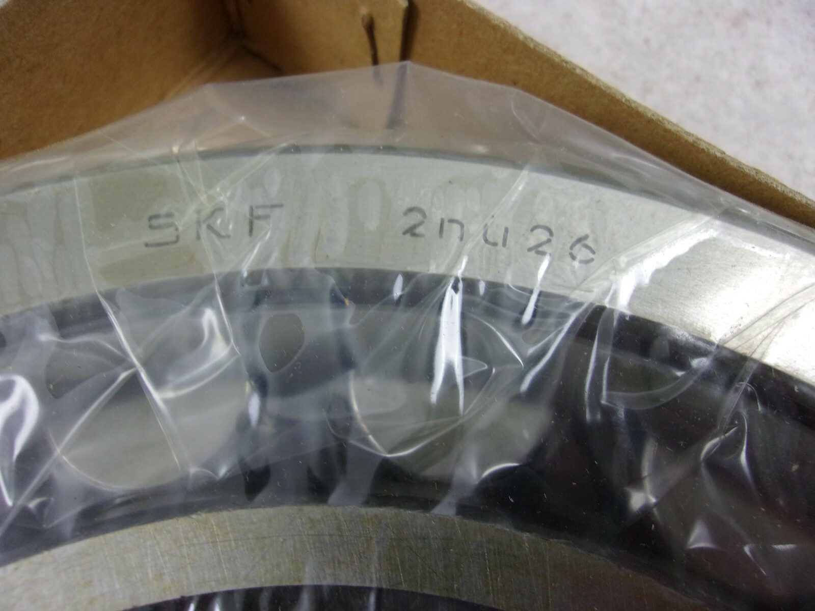 SKF NU-226 C3 円筒ころ軸受 – ストレート、130 mm ID、230 mm OD、F0546-
