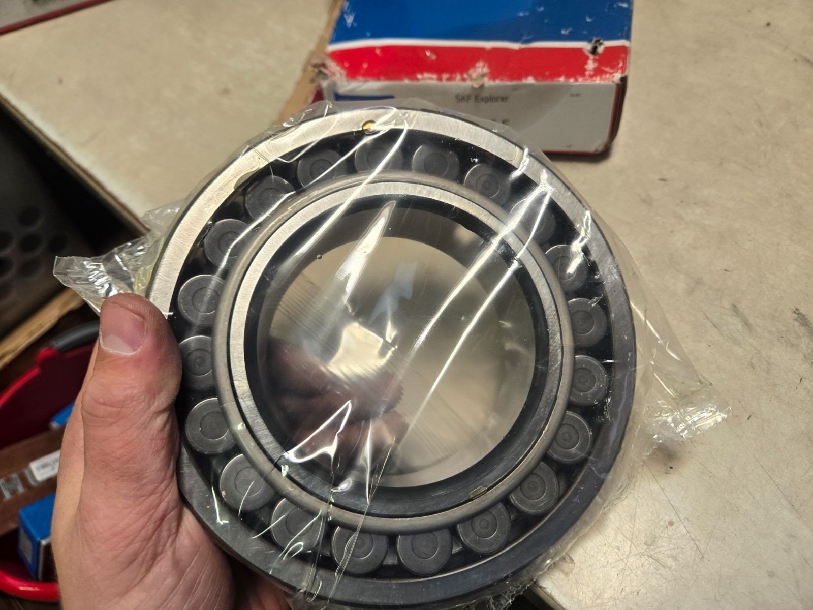 SKF 22218 E Spherical Roller Bearing 90x160x40 mm 22218E New Open box
