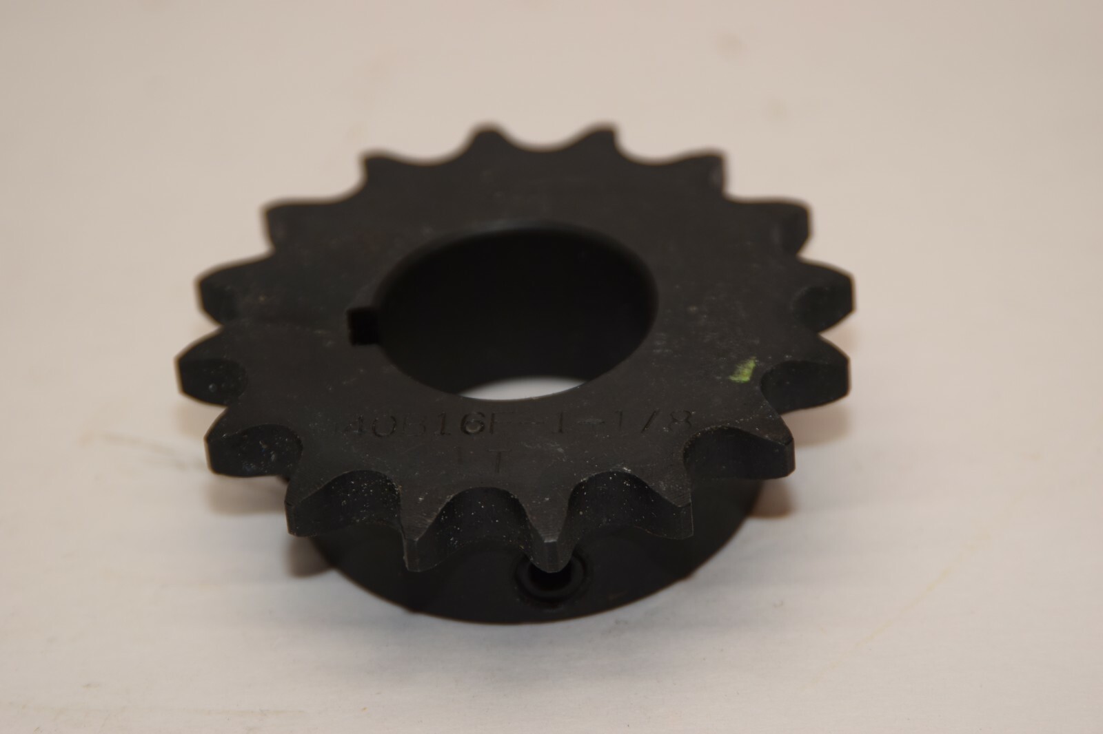 (NEW) TSUBAKI H40B16F-1-1/8 8x8x2.6cm 1-1/8″ Bore 16 Teeth Sprocket