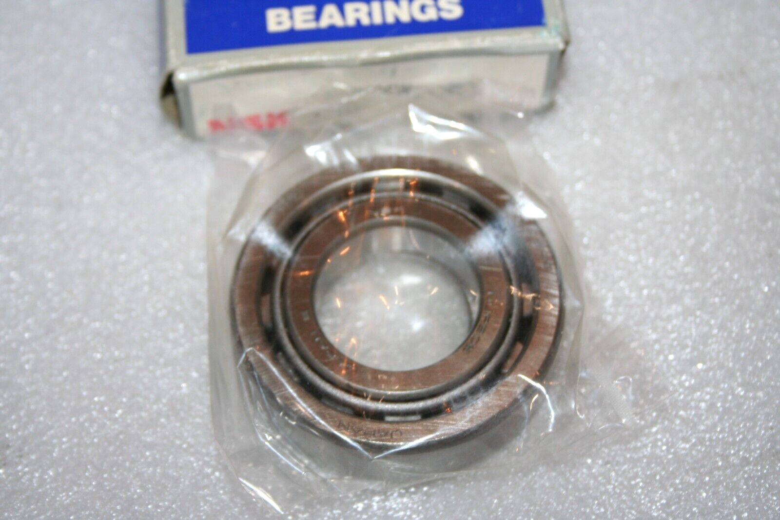 NSK NUP 206 W Single Row Cylindrical Roller Bearing, NUP206W * NEW *