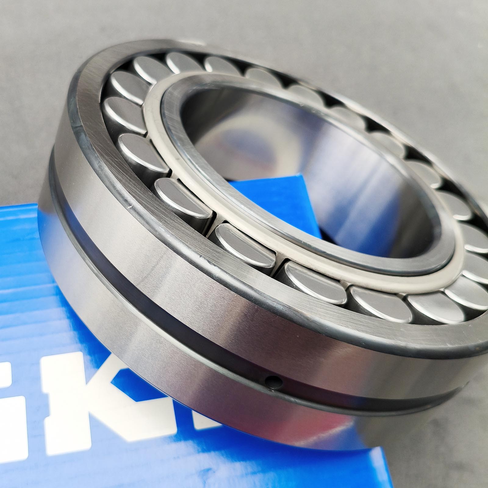 New Spherical Roller Bearing for SKF 22226 EK