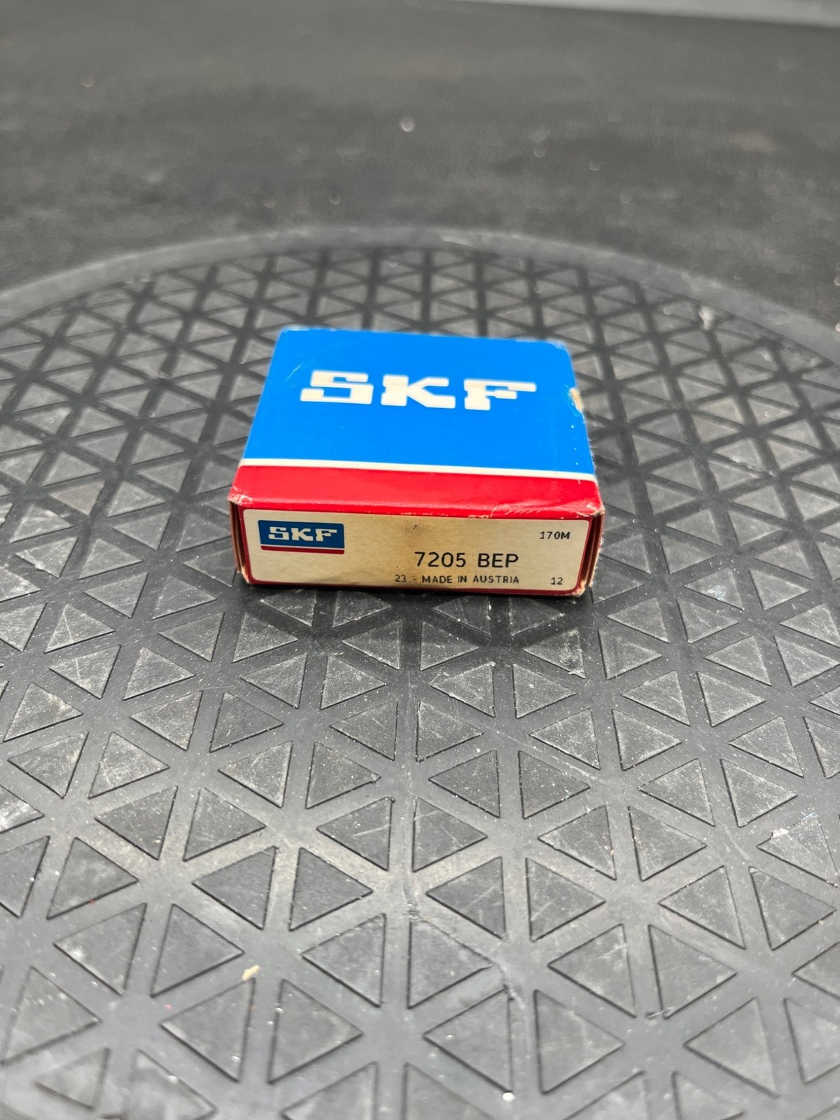 SKF 7205 BEP Single Row Angular Contact Ball Bearing NEW