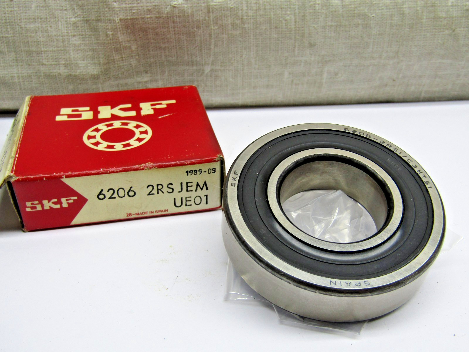 SKF 6206-2RS JEM 30mm x 62mm x 16mm Sealed Bearing
