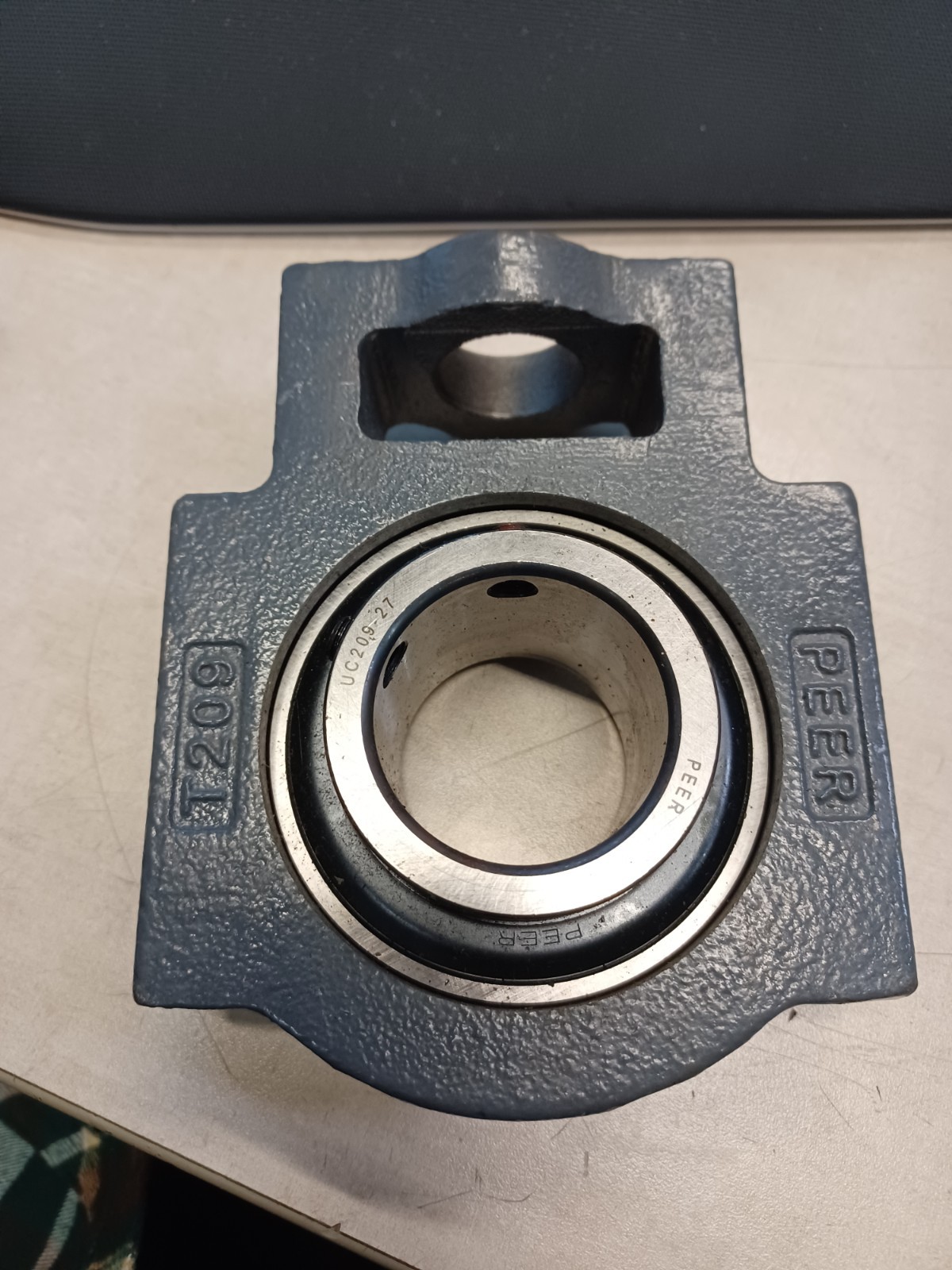 UC209-27 – Take-Up Housing Ball Bearing Unit, Insert Bearing PEER