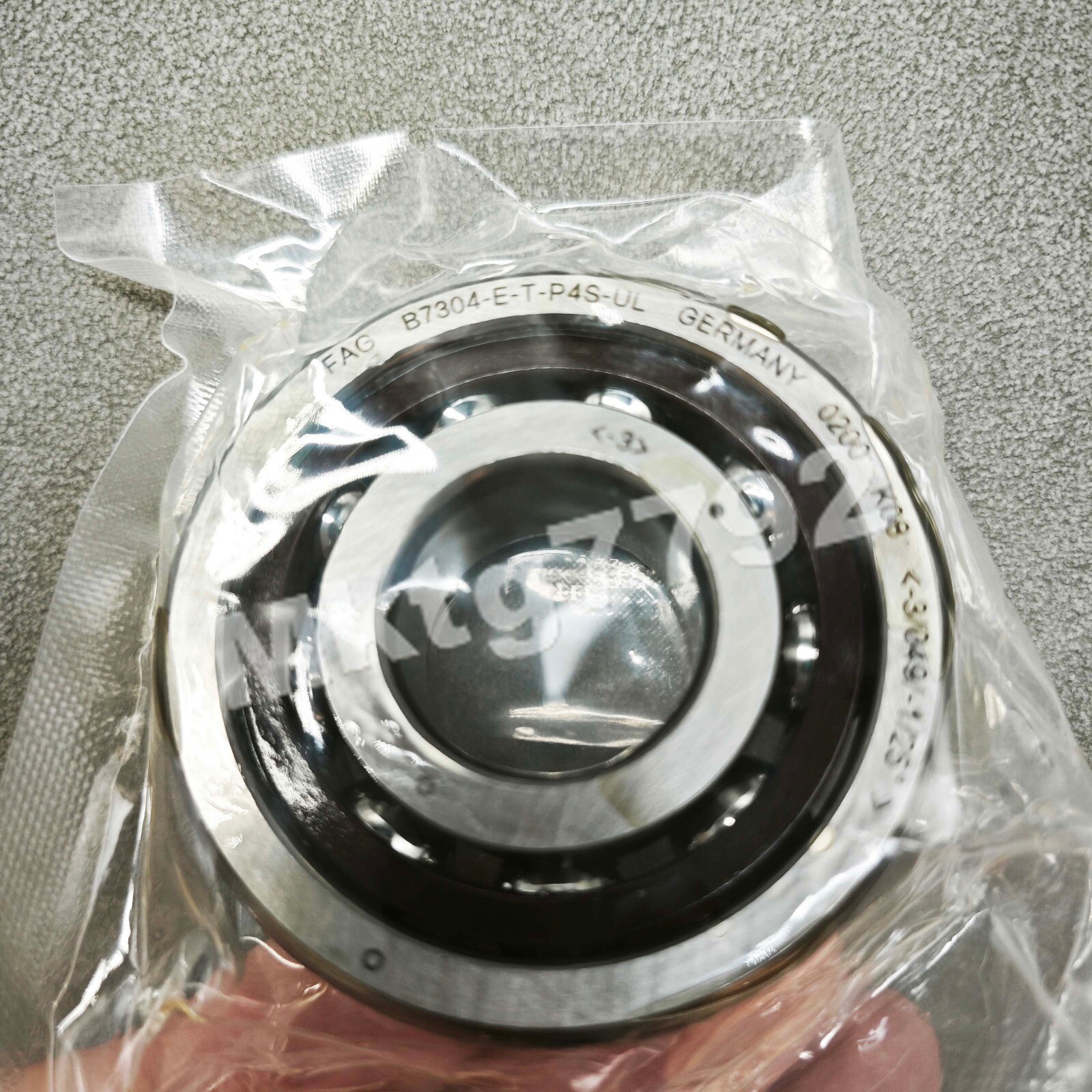 NEW Angular Contact Ball Bearing Single Row For 20x52x15mm FAG B7304-E-T-P4S-UL