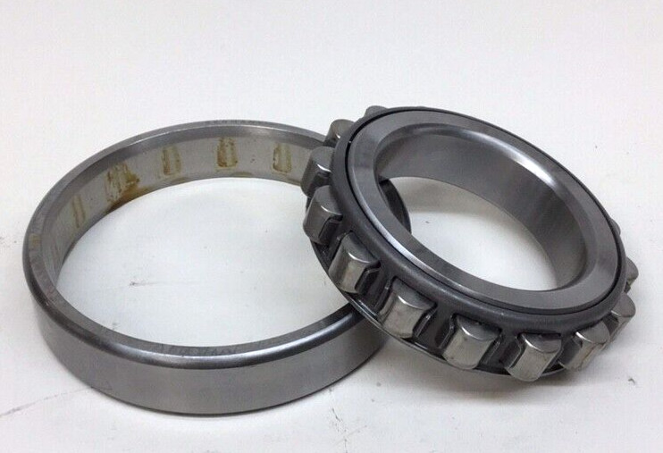 SKF N-214 Cylindrical Roller Bearing 70mm ID X 125mm OD X 24mm W N214
