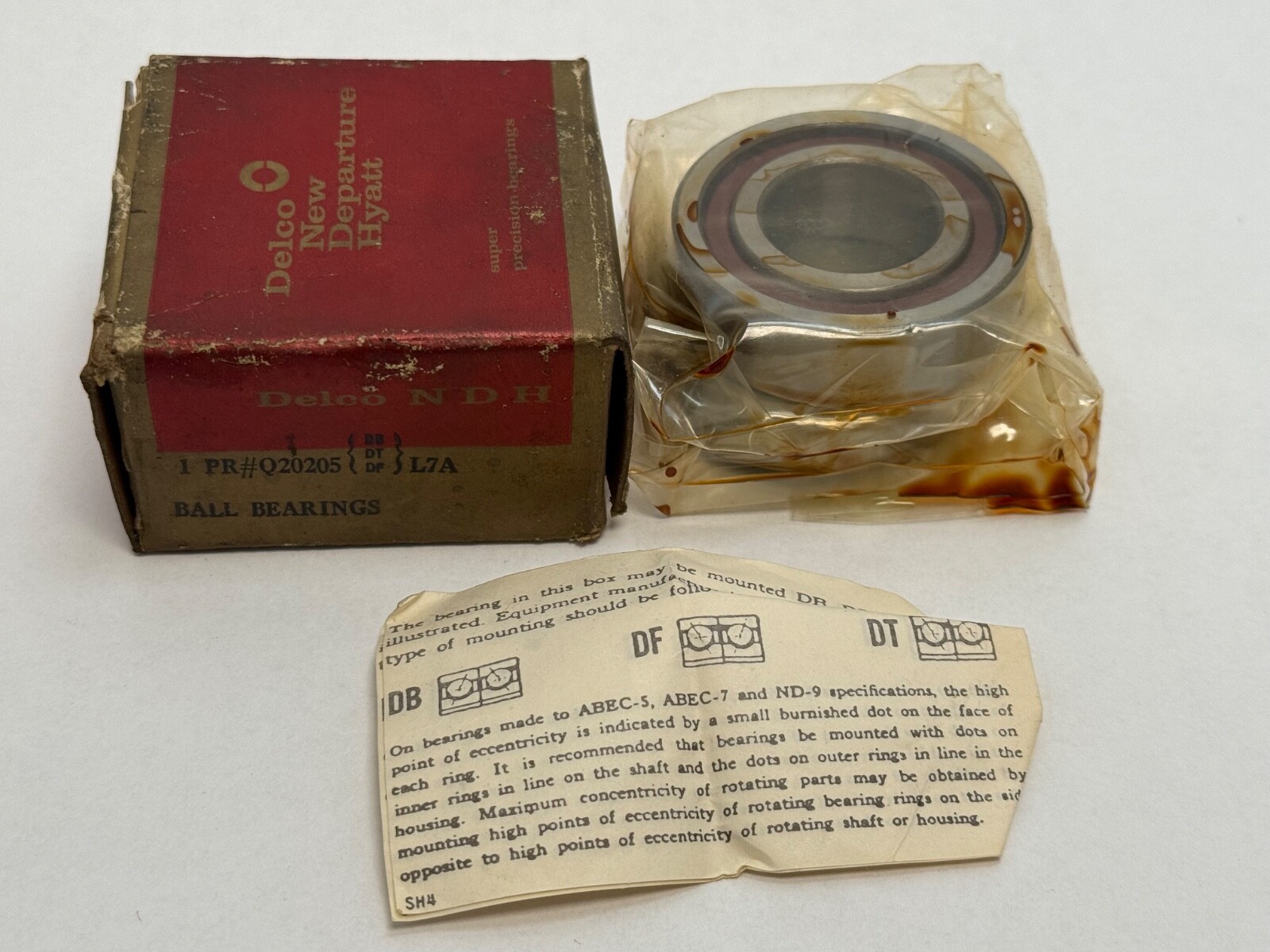 NDH Q20205DTL7A Angular Bearing 7205-C-P4 Q-20205-DT-L7A 25x52x15 mm