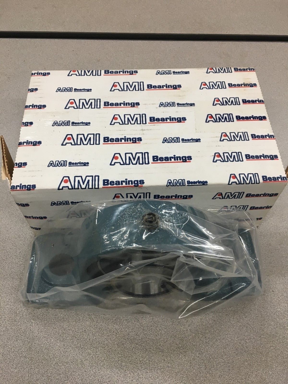NEW IN BOX AMI PILLOW BLOCK BEARING 2-3/16″ BORE UCEP211-35
