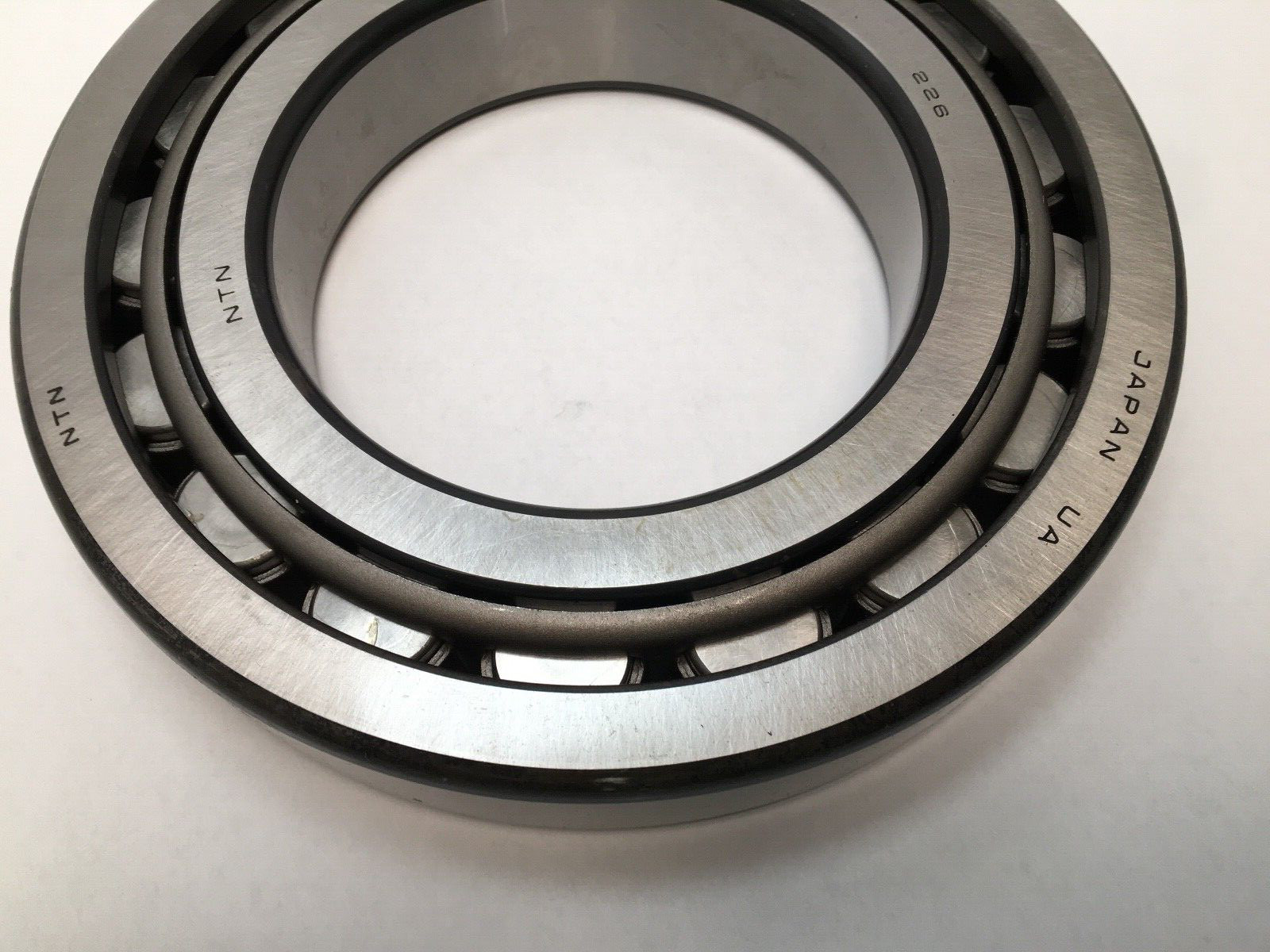 NTN NF226 Cylindrical Roller Bearing 130x230x40 mm NF 226 Japan