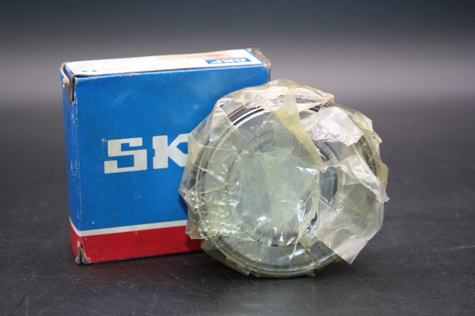 One (1) SKF 5209 E-2Z/C3 Double-Row Angular Contact Ball Bearing USA NEW