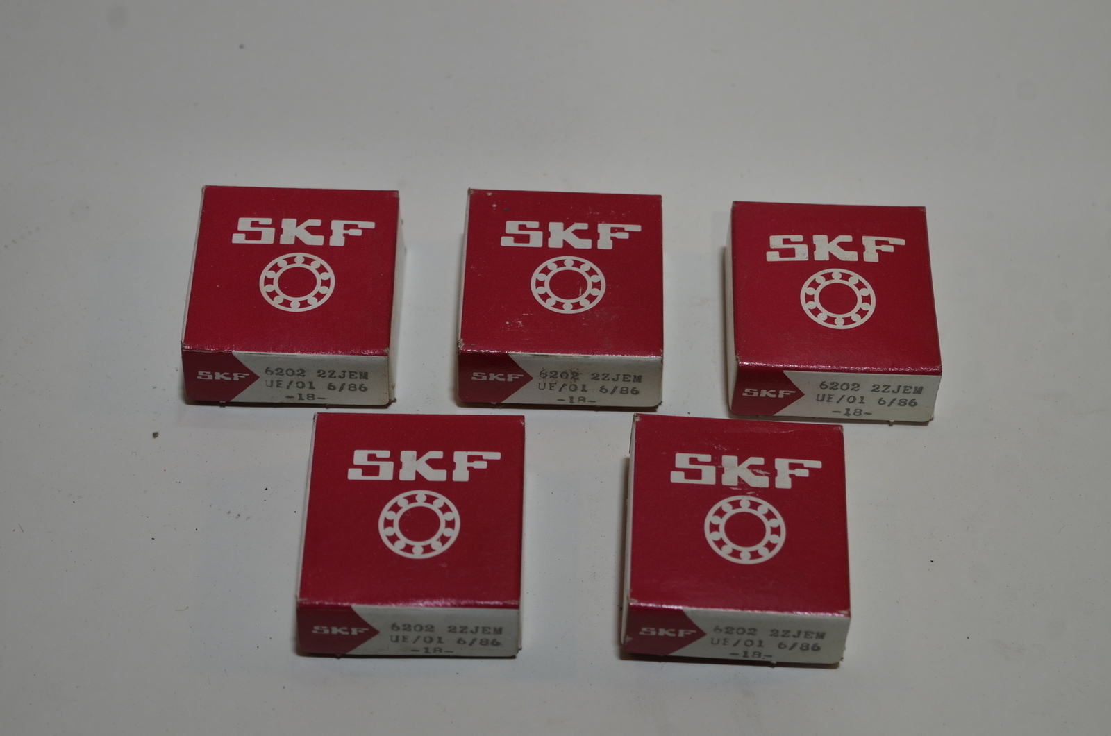 NEW Lot of 5 SKF Bearing 6202 2ZJEM UE/1 INV=31105