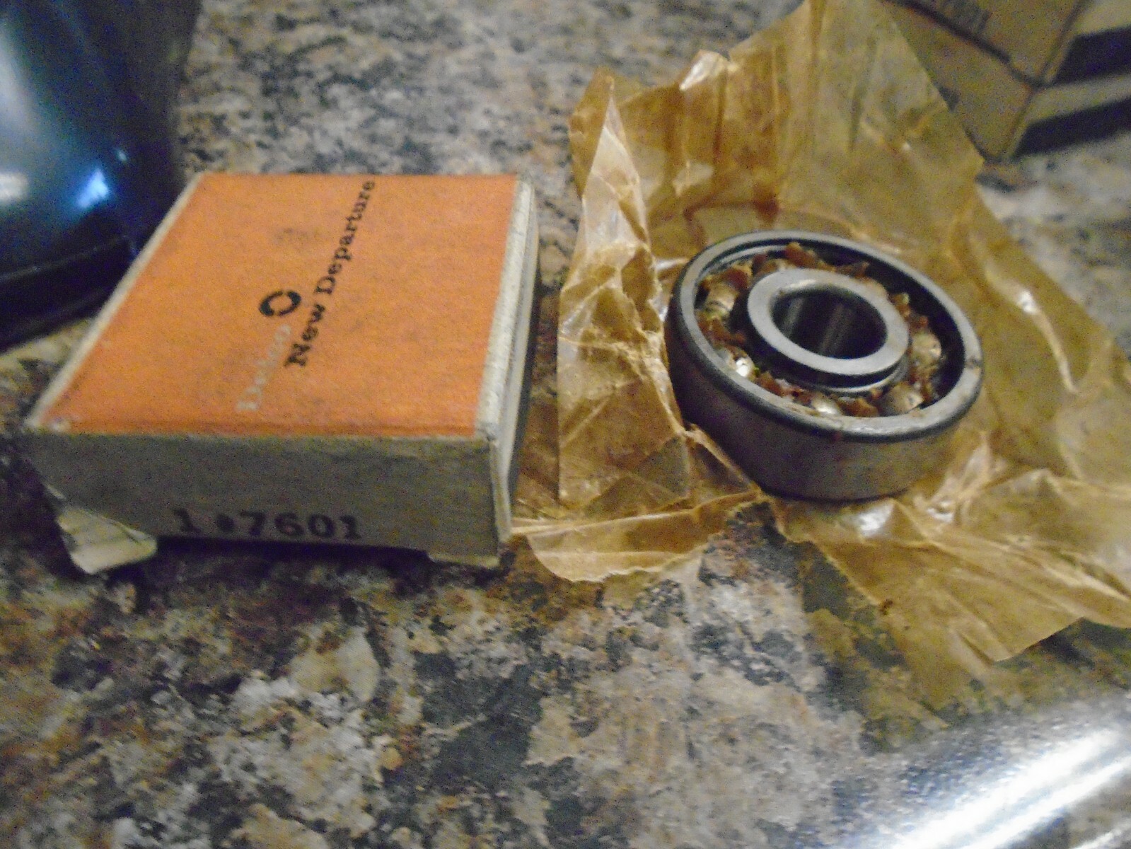 NOS NEW DEPARTURE #7601 BEARING 12X37X12 A549