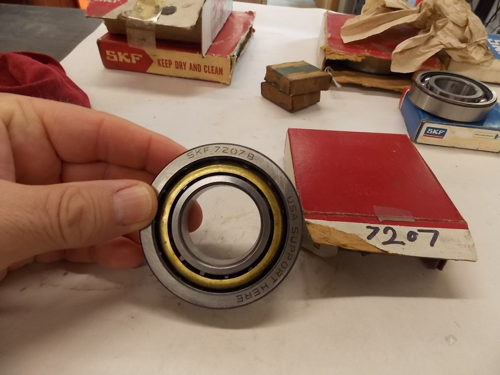 NOS SKF 7207B Single Row Angular Contact Ball Bearing 35mmx72mmx17mm G5