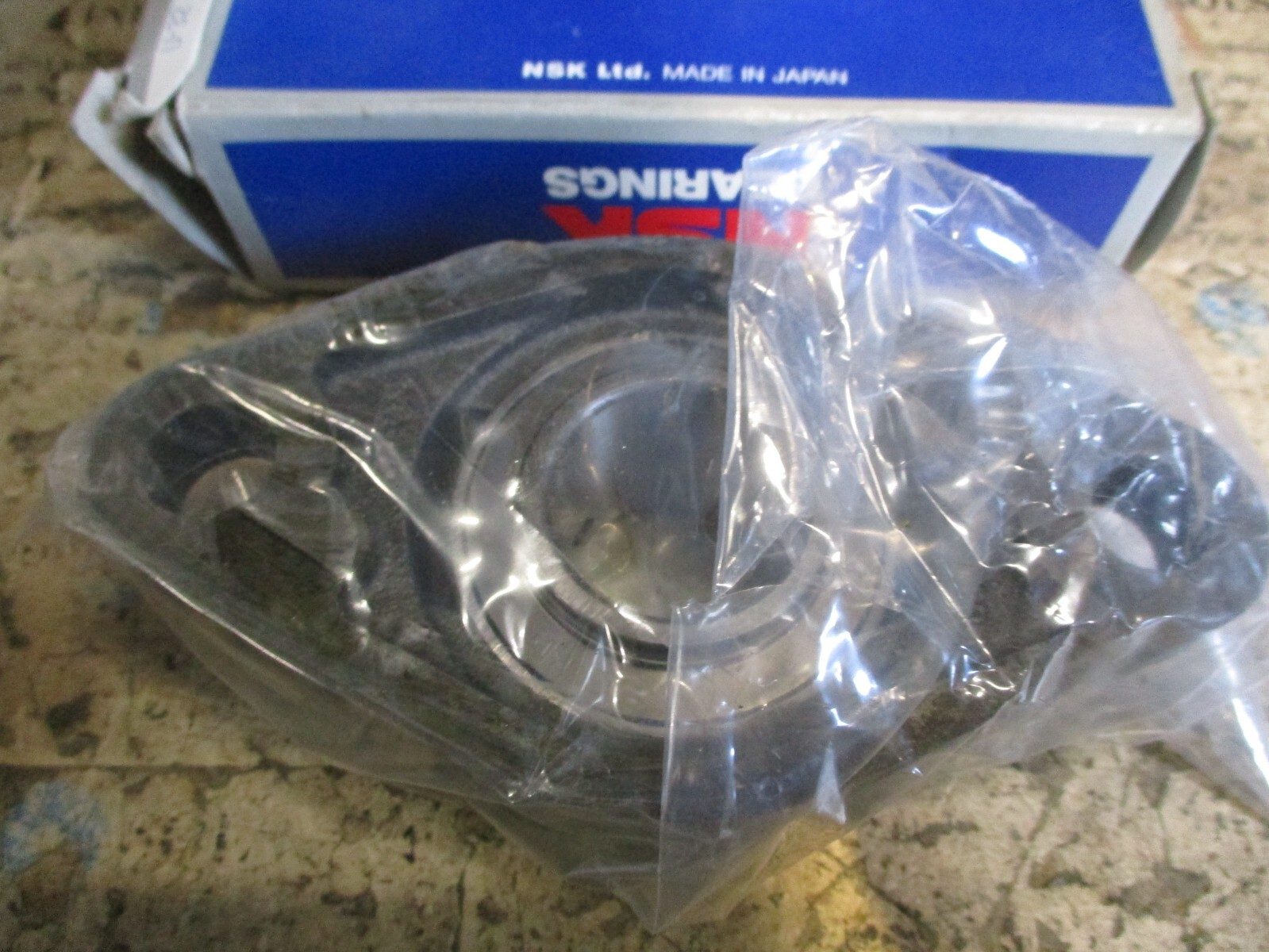 NSK UCFL206-20S Bearing Unit NSK UWJ-UJ Bearing Unit NSK UCFL206-20S *NEW*