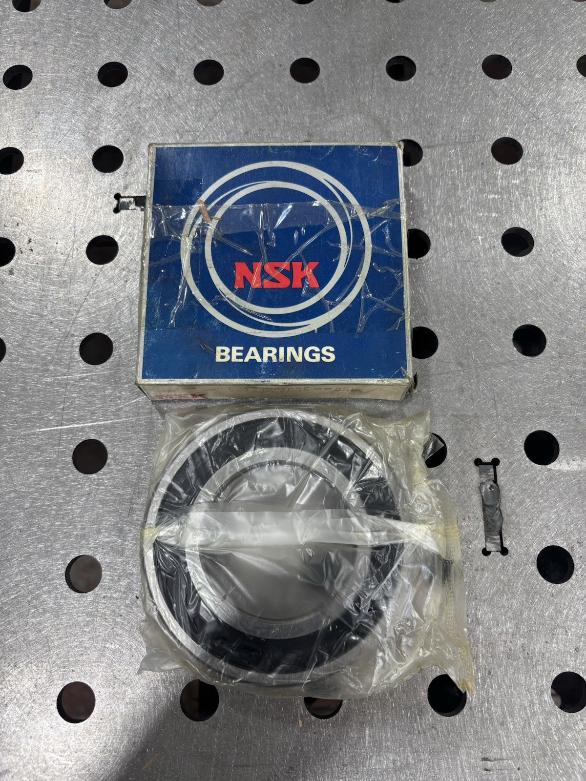 NSK 6212VVC3E Steel Ball Bearing 60mm ID x 110mm OD x 22mm W