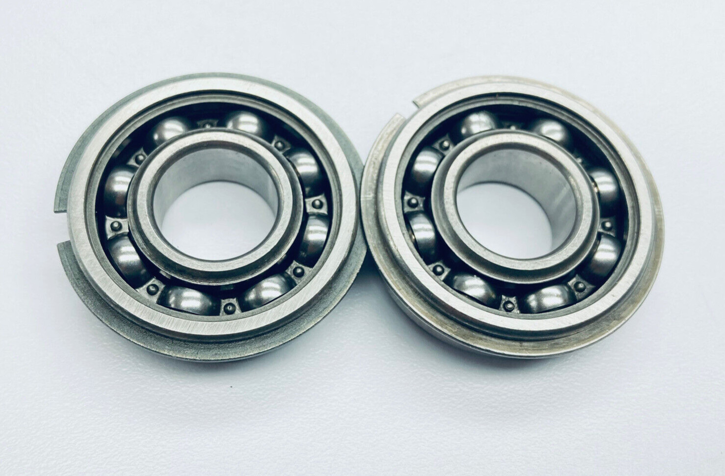 UNUSED SKF 6203 NR DEEP GROOVE BALL BEARING 17mmID 40mmOD 12mmW