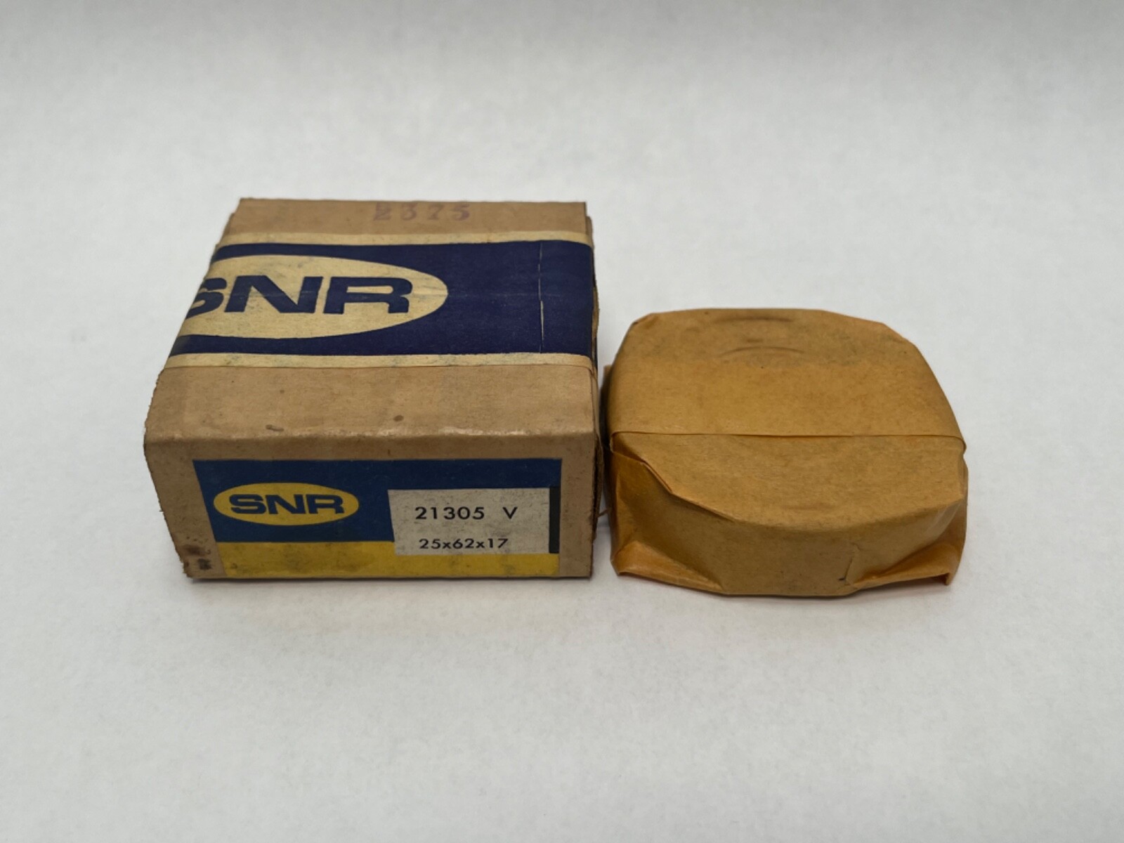 SNR 21305V Spherical Bearing 25x62x17 mm 21305-V 21305-CJ