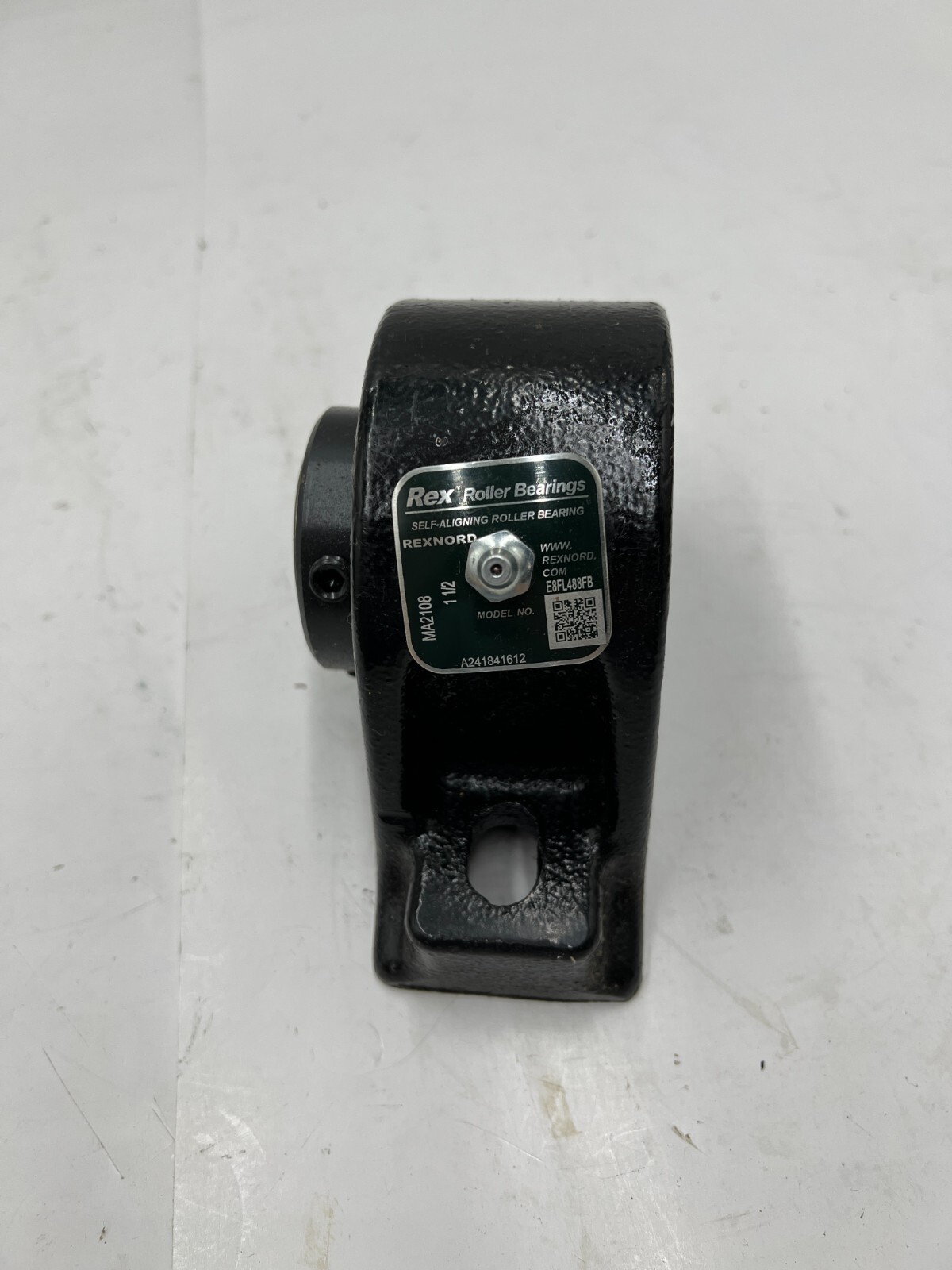 Rexnord MA2108 Self-Aligning Pillow Block Roller Bearing 1 1/2″ 00573541 Black