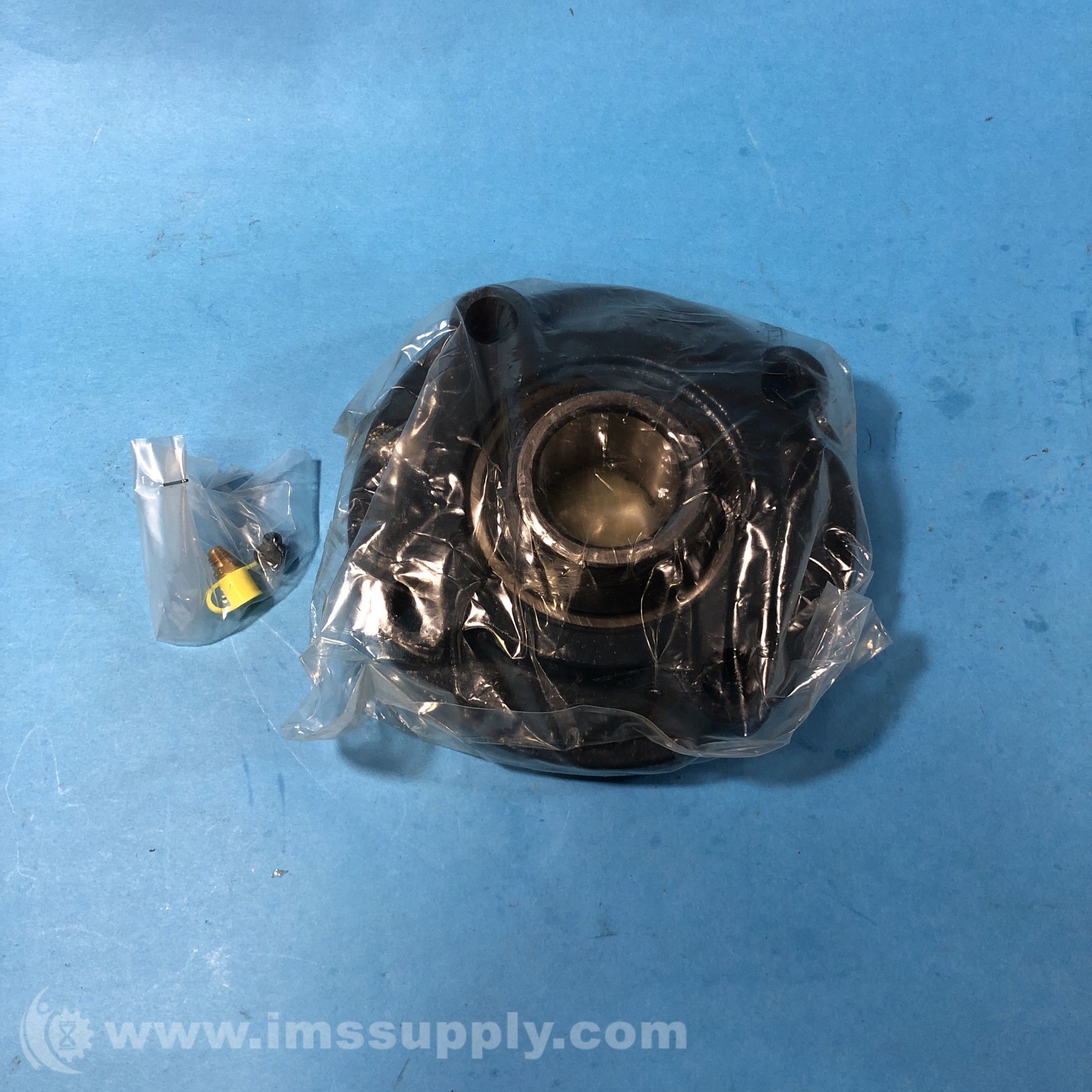 FYH UCFC207 Flanged Bearing Unit FNOB