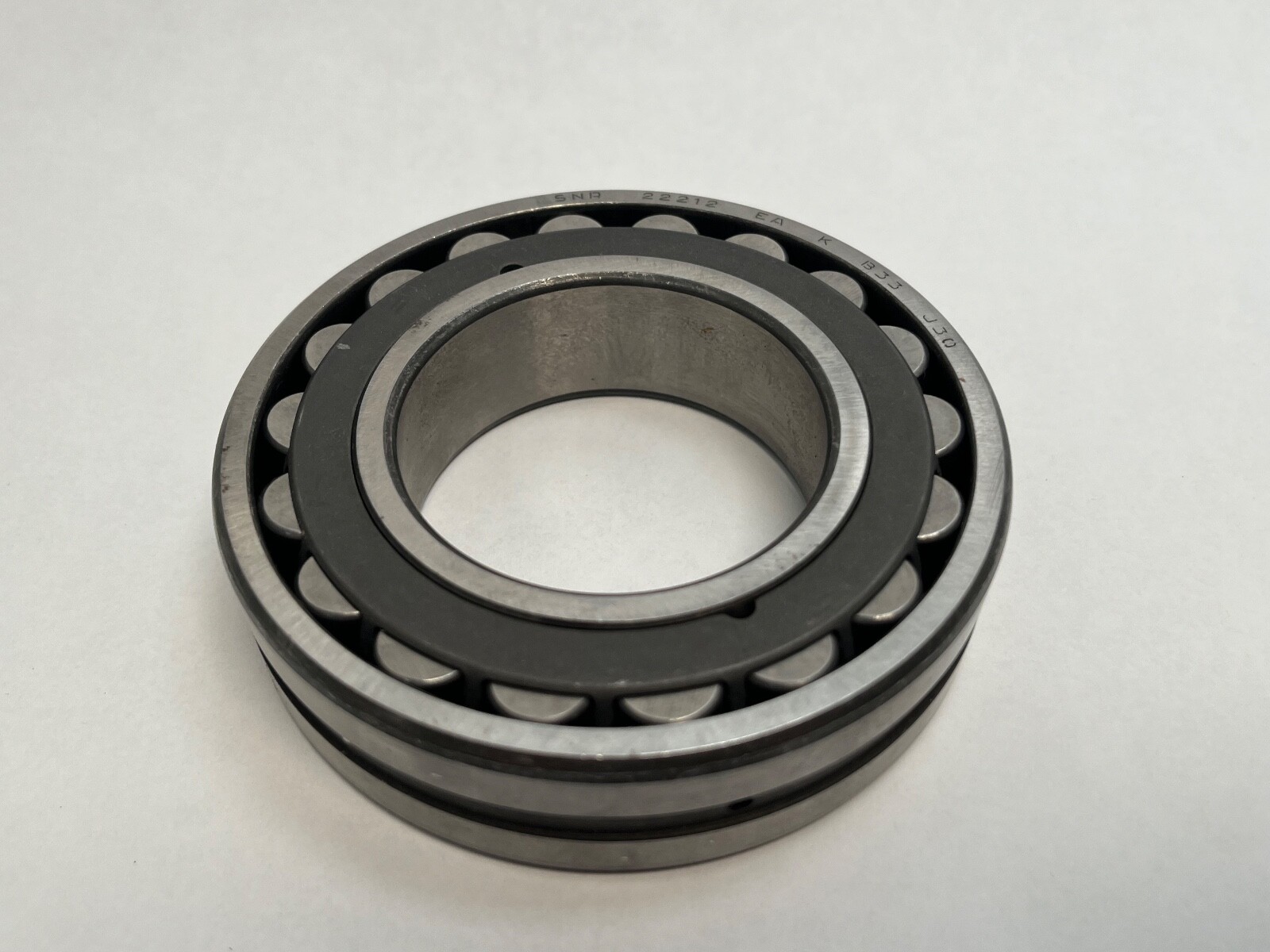SNR 22212EAKB33J30 Bearing 60x110x28 mm 22212-E-A-K-B33-J30 22212EAKW33C3 Italy