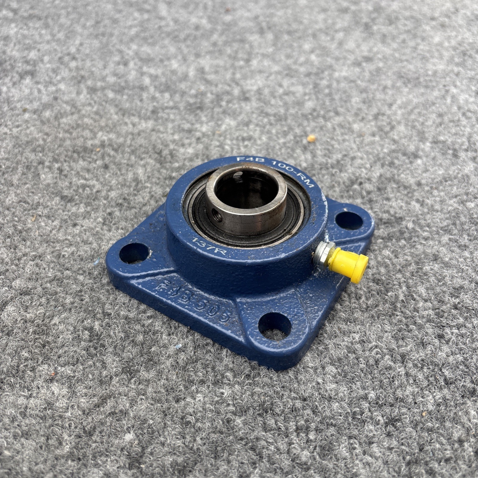Lot of 2 – SKF F4B-100-RM Square Flange Block Bearing 1″ Bore 4 Bolt Cast Iron