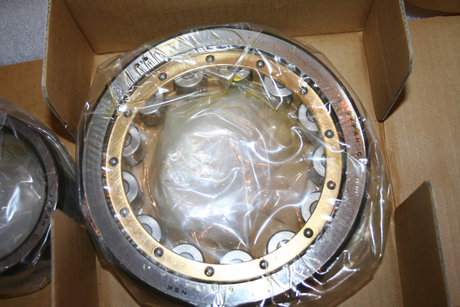 NSK NU318MC4 Cylindrical Roller Bearing 90x190x43 mm NU 318 M C4 * NEW *
