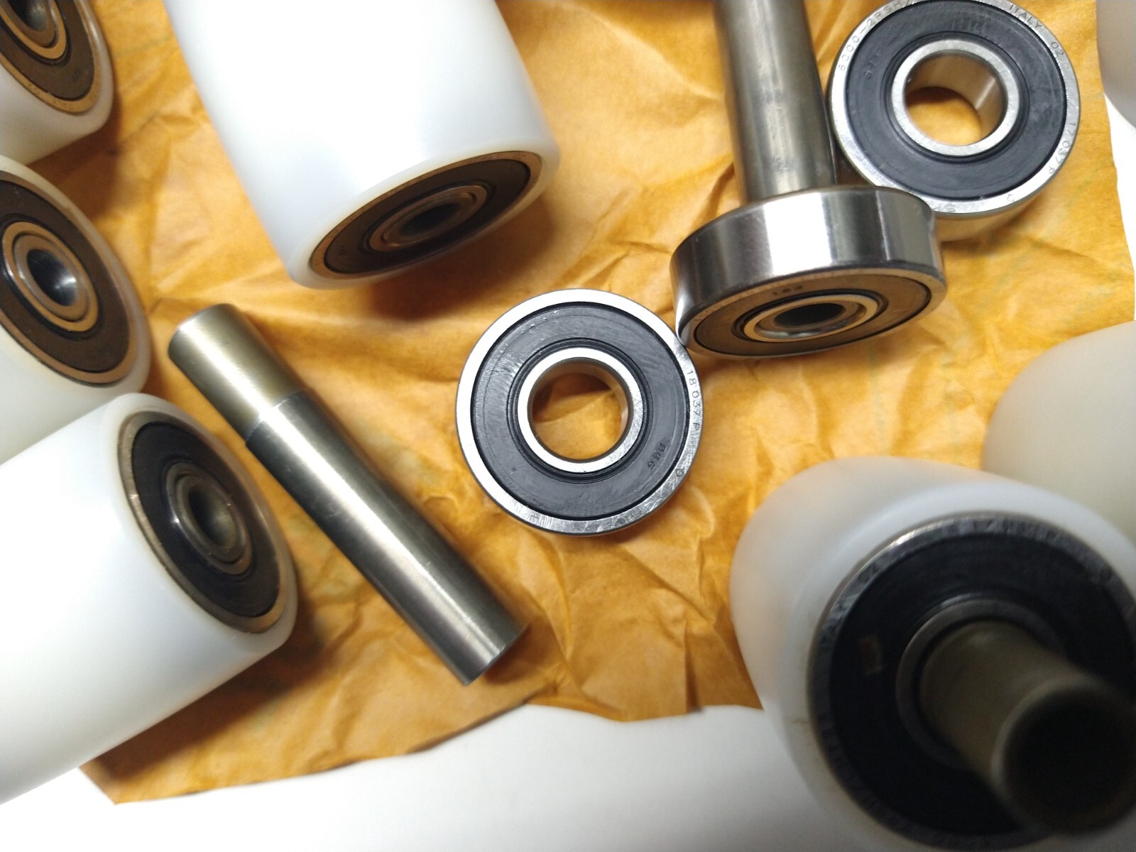 48 Lot 6000-2RSH C3 SKF Rubber Seal Ball Bearing 10x26x8 (mm) w Roller Assembly
