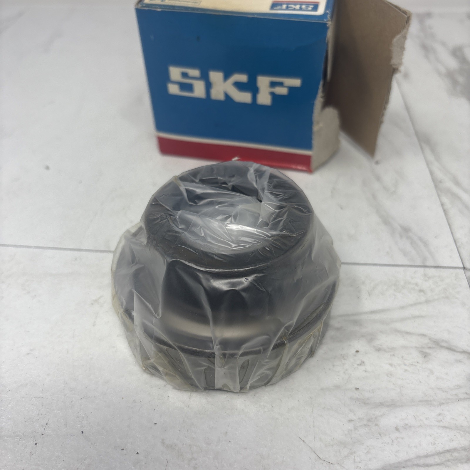 SKF Insert Radial Ball Bearing YET208-108-CW NOS