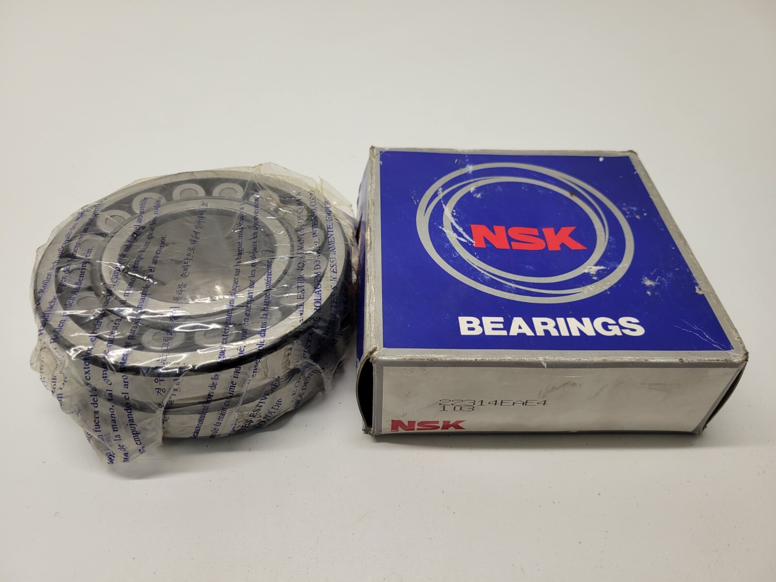 NEW IN BOX! NSK SPHERICAL ROLLER BEARING 22314EAE4
