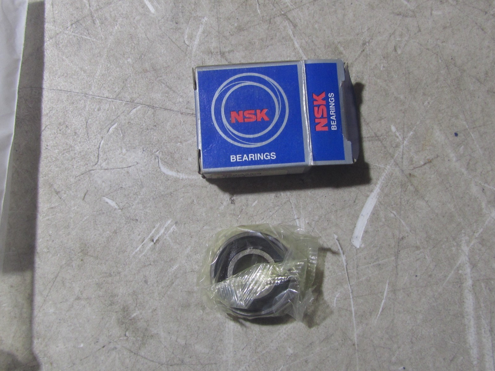 NSK 6202VVC3 15mm X 35mm X 11mm Sealed Bearing Made in USA