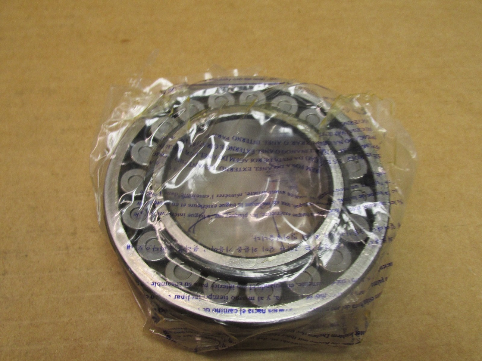 NSK 22212EAKE4C3 Spherical Roller Bearing 60x110x28mm 22212 K W33 C3 2212K Japan