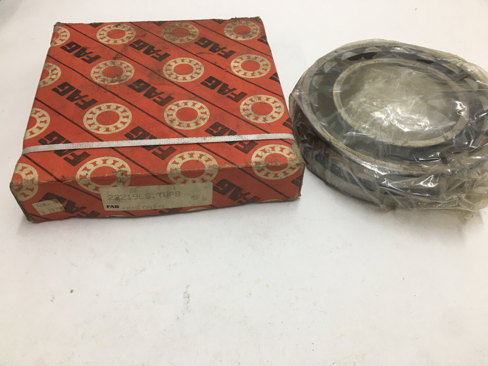 FAG 22219ESTVPB Spherical Roller Bearing 95x170x43 mm 22219 ES TVPB 22219ES.TVPB