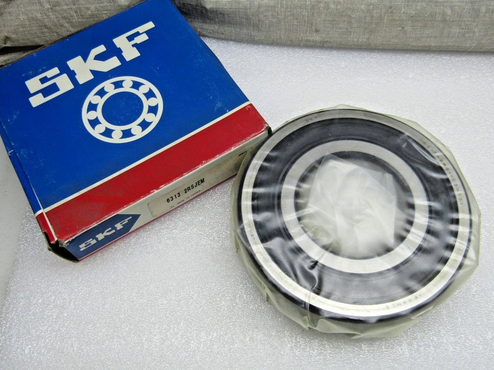 SKF 6313-2RS JEM 65 mm X 140 mm X 33 mm Sealed Bearing