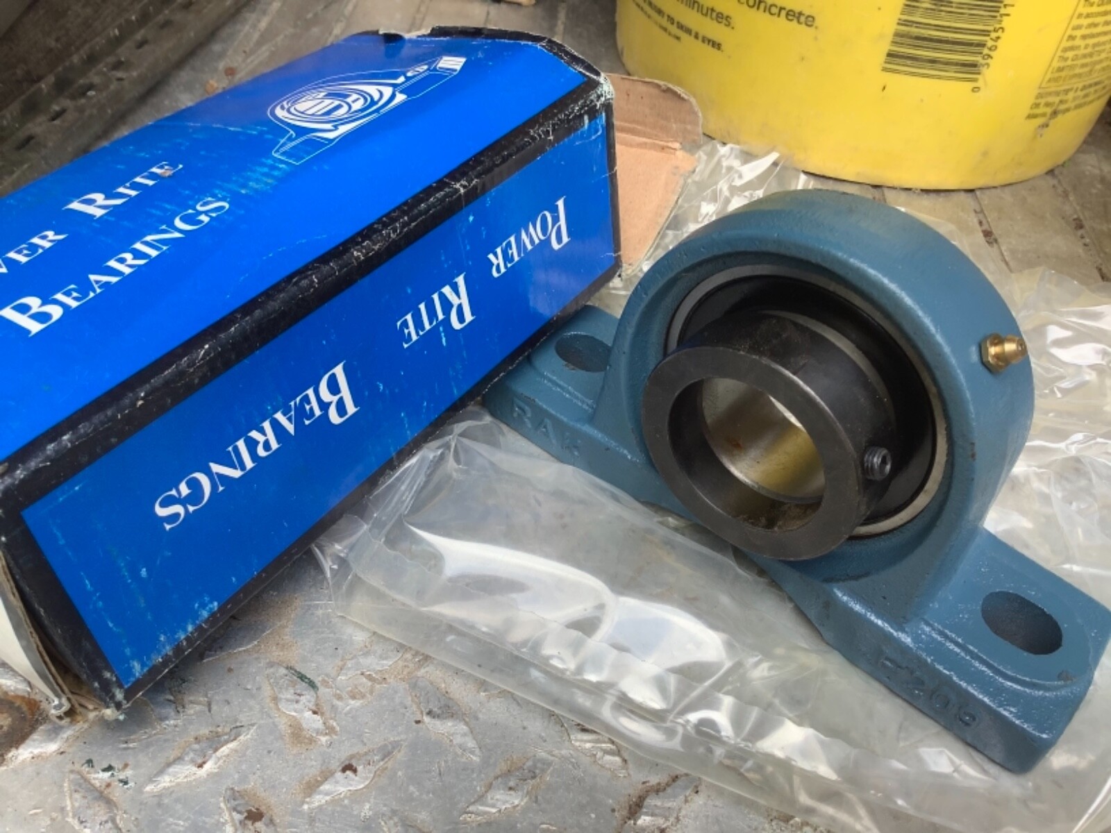 SAP209-28G TTN Pillow Block Light Duty Insert Eccentric Locking Collar