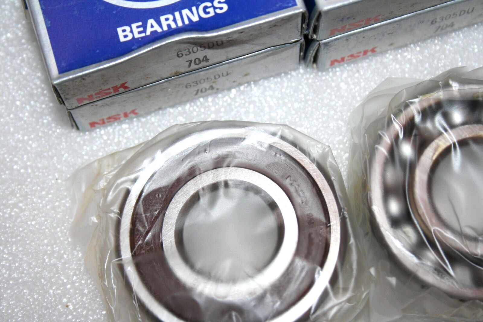 (Lot of 4) NSK 6305DU Sealed (One Side) Deep Groove Bearings 6305-DU – NEW –