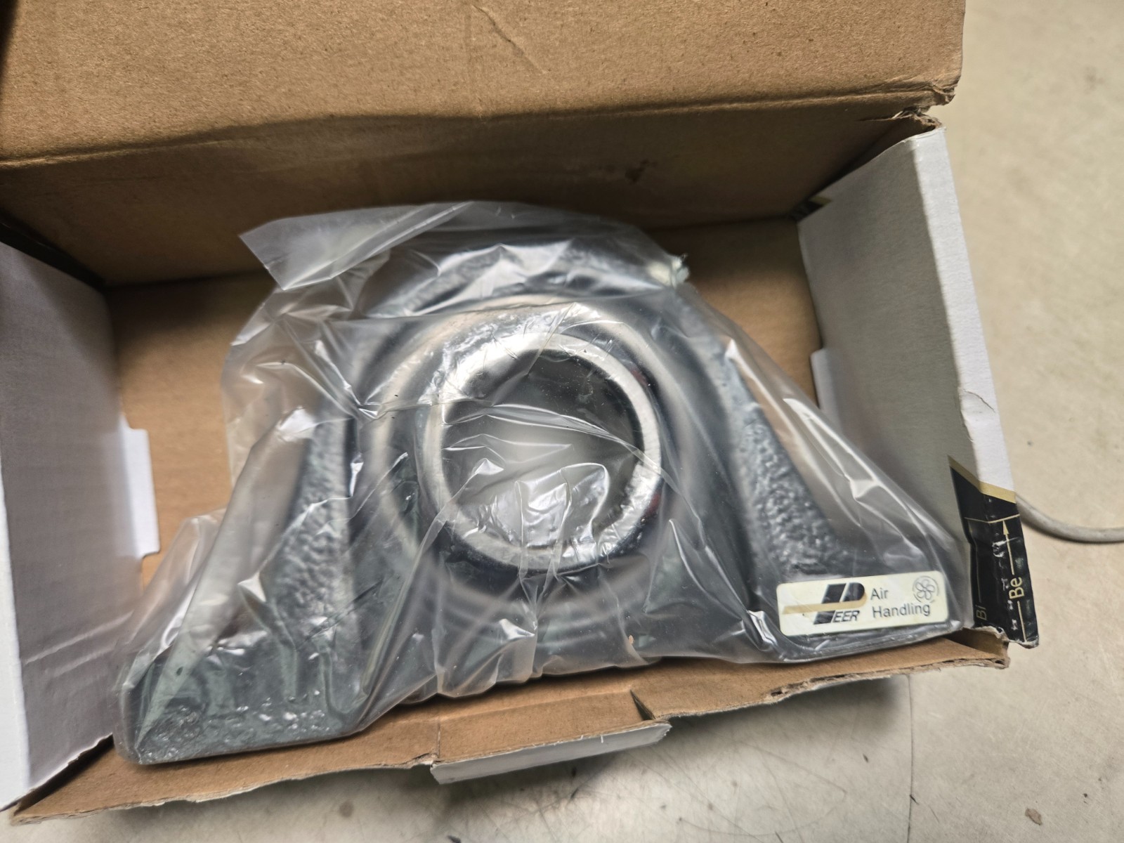 UCP207-23 – PEER BEARING New Open Box Genuine